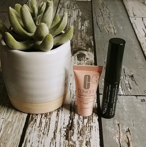 Clinique Other - Clinque Mini Mascara & Moisturizer Set NWT!